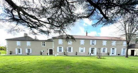 Vente Bar, Hôtel bureau d'environ 4 chambres avec piscine et terrain de tennis dans le Gers (32) en France