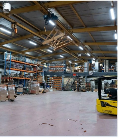 Vente Local commercial , 1275 m2 à Vénissieux (69200) en France