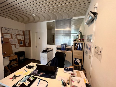 Vente Murs commerciaux, 49 m2 dans une rue dynamique du centre ville, à Fougères (35300) en France