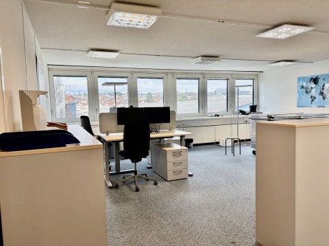 Vente Bureaux / Locaux professionnels Dernier bureau immédiatement disponible 144 m2, nombreux parkings et accès rapide autoroute, 144 m2 à Bussigny en Suisse