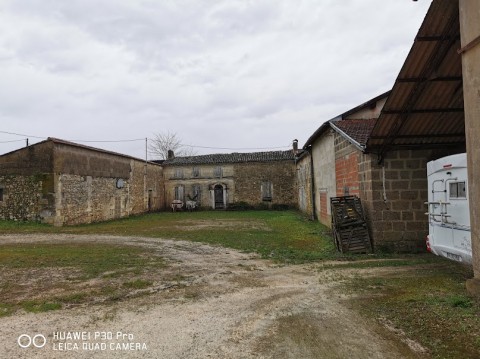 Vente Local d'activité / Entrepôt, 800 m2 à Villegouge (33141) en France