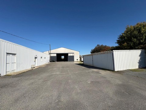 Vente Local d'activité de 775 m2 près de Pons (17800) en France