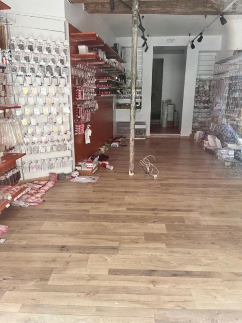 Vente Local commercial possibilité Esthétique / salon de beauté, 65 m2 en centre ville de Moulins en France