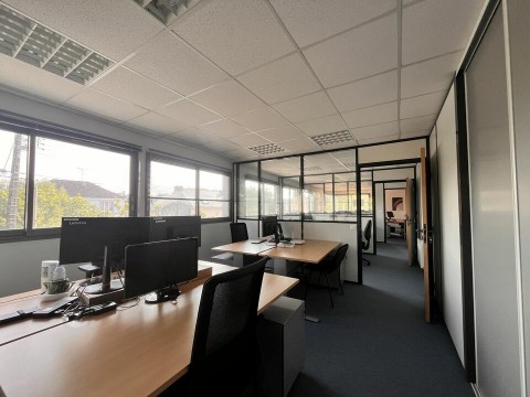 Vente Bureaux / Locaux professionnels, 233 m2 dans une zone fréquentée, à Nantes (44000) en France