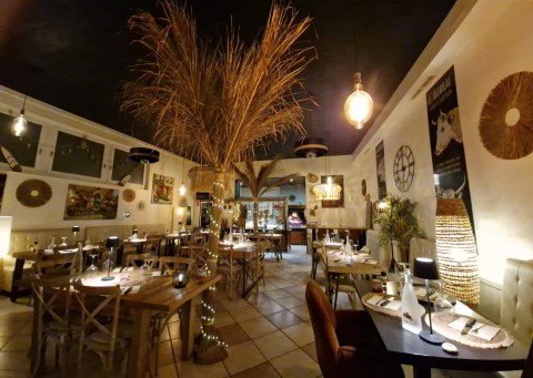 Vente Bar, Restaurant licence IV 70 couverts avec terrasse dans une zone touristique, proche de Millau (12100) en France