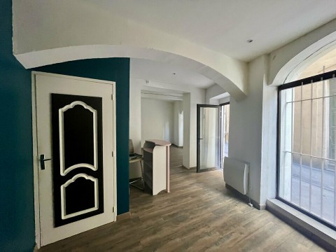 Vente Local commercial de 30 m2 pour plusieurs activités en plein centre ville de Nîmes (30000)
