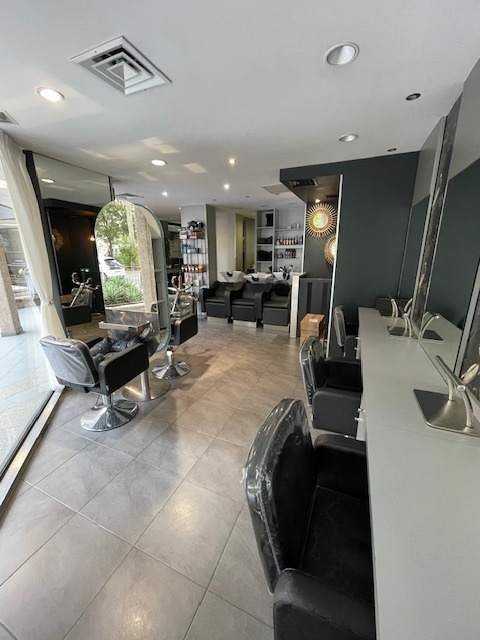 Vente Salon de coiffure, 920 pi2 à Cagnes-sur-Mer (06800) en France