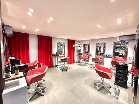Vente Esthétique / salon de beauté, Salon de coiffure, 620 pi2 dans les Yvelines (78) en France