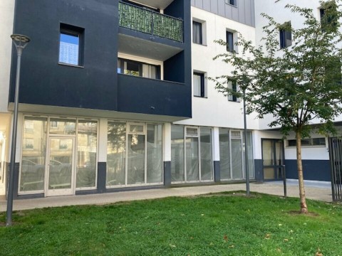 Vente Bureaux / Locaux professionnels, 239 m2 à Trappes (78190) en France