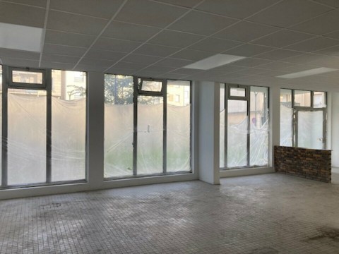 Vente Local commercial , 239 m2 à Trappes (78190)