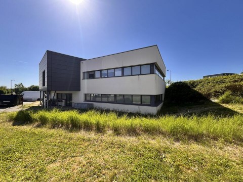 Vente Bureaux / Locaux professionnels, 430 m2 dans une zone fréquentée, à Cholet (49280) en France