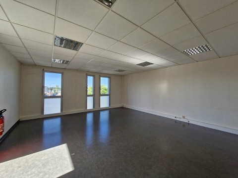 Vente Bureaux / Locaux professionnels, 400 pi2 dans une zone dynamique, à Pornic (44210) en France