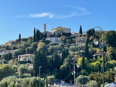 Vente Local commercial , 81 m2 à Le Rouret (06650) en France