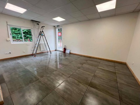 Vente Local d'activité / Entrepôt de 380 m2 à Pontpoint dans une zone industrielle (60700)