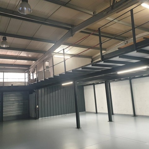 Vente Entrepôt - stockage de 575 m2 à Meythet (74960) en France