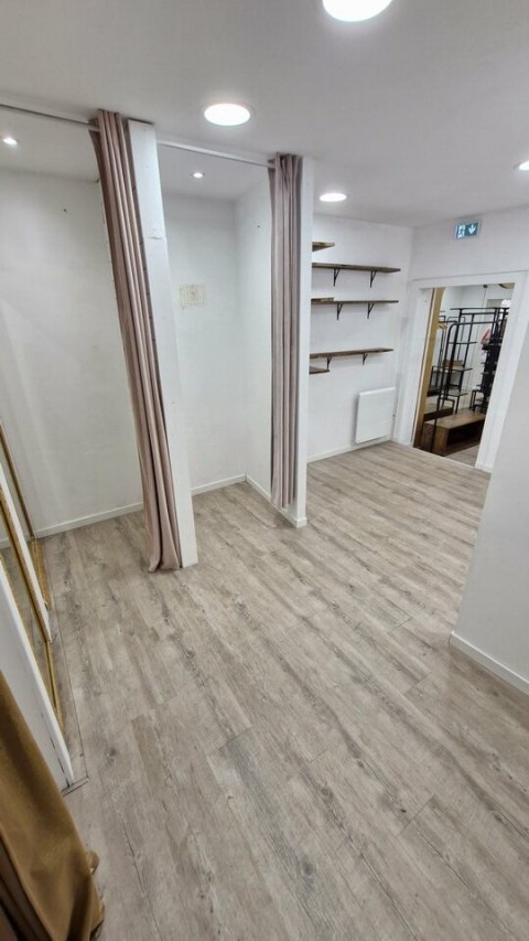 Vente Local commercial idéal pour Prêt-à-porter, Chaussure, Maroquinerie, Parfumerie, Décoration, Luminaires, 70 m2 dans une zone dynamique, à La Baule-Escoublac (44500)