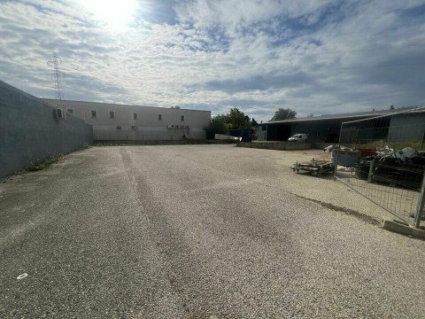 Vente Entrepôt de 1 2160 pi2 à Cavaillon (84300) en France