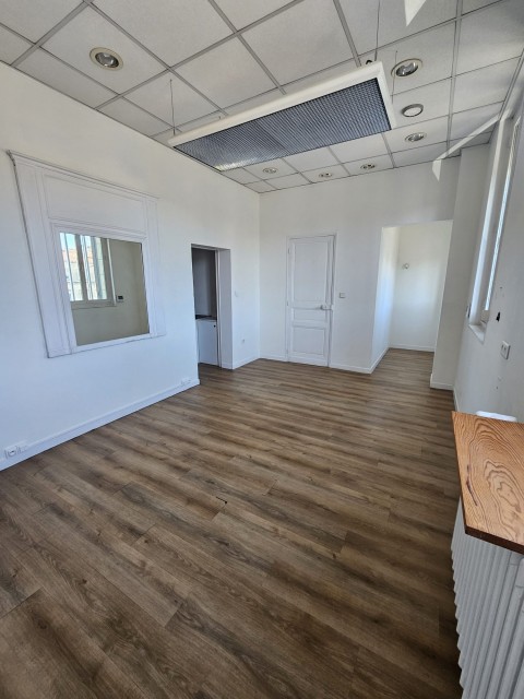 Vente Bureaux / Locaux professionnels, 65 m2 à Saintes (17100)