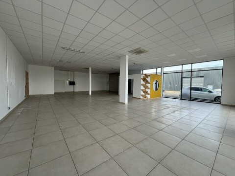 Vente Local commercial de 220 m2 près de Chartres (28000) en France