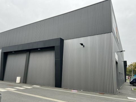 Vente Local de 195 m2 idéal pour une activité commerciale, artisanale ou de stockage à Saint-Barthélemy-d'Anjou (49124) en France