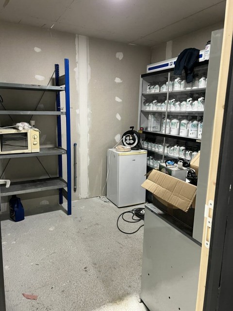 Vente Local commercial Local d'activité / Entrepôt, 183 m2 à Angers (49000) en France