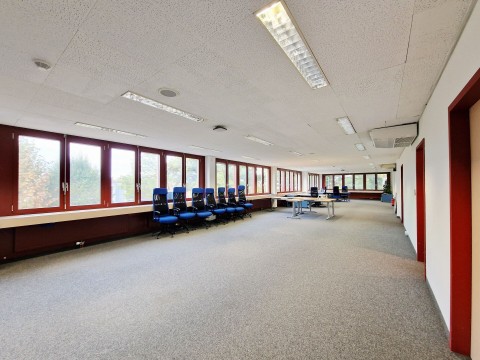 Vente Bureaux lumineux, prêts à l'usage et de plain-pied à Renens VD en Suisse