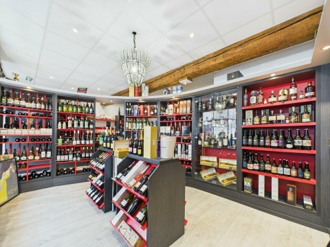 Vente Vin et spiritueux, 80 m2 sur un axe à fort flux routier et piéton, à Chambéry (73000) en France