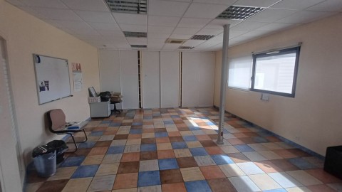 Vente Local commercial , 520 m2 à Laval (53000) en France