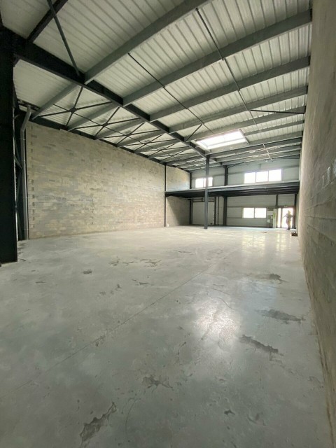 Vente Local d'activité - entrepôt de 329 m2 à Nantes (44000) en France