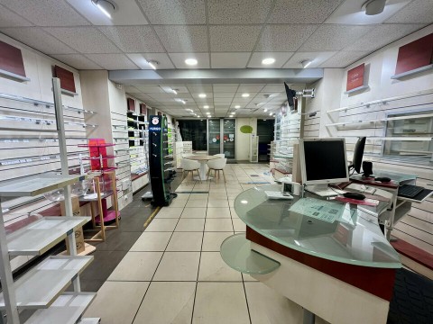 Vente Local de 109 m2 idéal pour un commerce de proximité en plein centre d'un quartier dynamique, à Montfavet (84140)