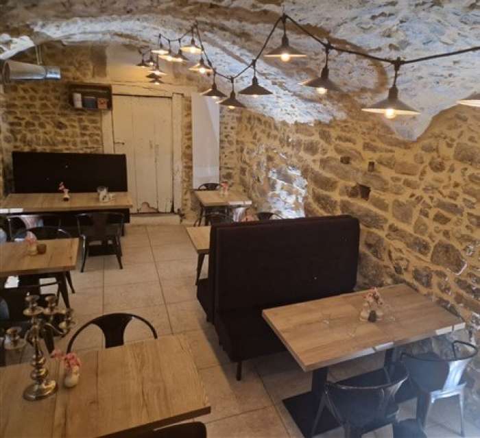Vente Restaurant entièrement rénové en pierres au cœur d'Aubenas (07200) en France