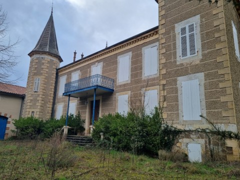 Vente Immeuble, Bureaux / Locaux professionnels, 940 m2 dans une zone rurale, à Layrac (47390) en France