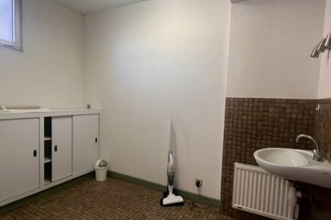 Vente Local professionnel de 820 pi2 dans une zone fréquentée, à Brive-la-Gaillarde (19100) en France
