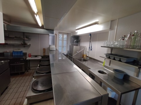 Vente Crêperie avec terrasse dans une petite ville de caractère, proche de Lorient (56100) en France