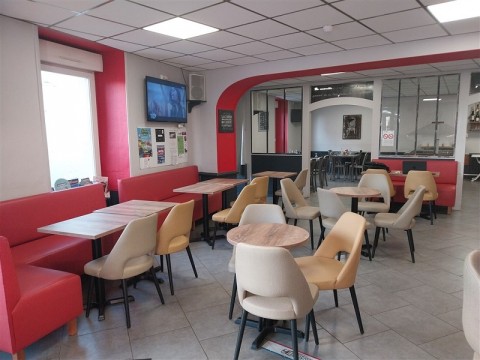 Vente Bar, Brasserie, Traiteur, Hôtel restaurant de 14 chambres avec salle de séminaire et parking sur un axe passant, en Loire Atlantique (44)