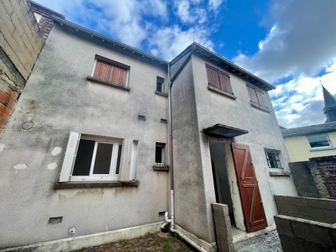 Vente Ensemble immobilier - boutique et logement de 95 m2 en emplacement N°1, proche de Chartres (28000)