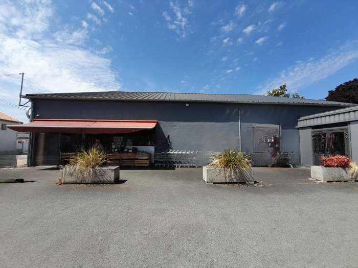 Vente Commerce d'alimentation sous enseigne franchisée - emplacement central dans les Deux-Sèvres, à Sauzé-entre-Bois (79190) en France