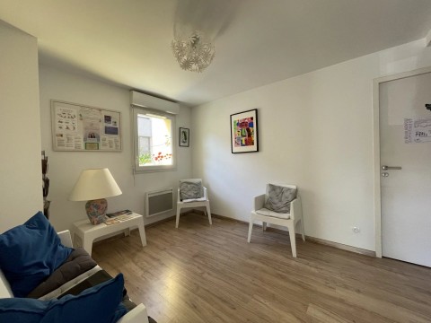 Vente Local commercial , 54 m2 à Nîmes (30000) en France