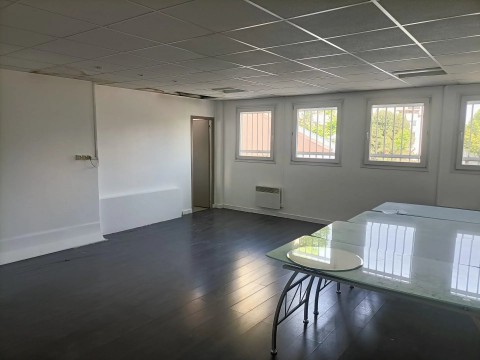 Vente Bureaux / Locaux professionnels, 70 m2 dans une zone dynamique, à Ivry-sur-Seine (94200)