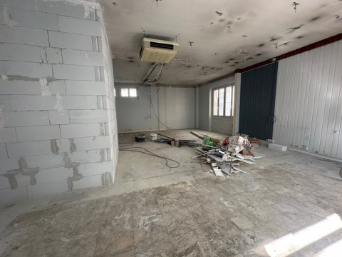 Vente Local commercial idéal pour Bureaux / Locaux professionnels, 760 pi2 dans une zone fréquentée, à Dijon (21000) en France