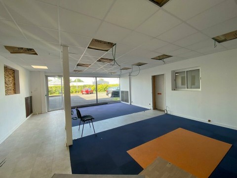Vente Local d'activité - entrepôt de 318 m2 dans une zone artisanale, à Saint-Herblain (44800)