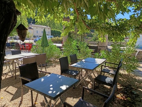 Vente Bar, Hôtel restaurant avec terrasse dans une zone touristique, à Alzon (30770) en France