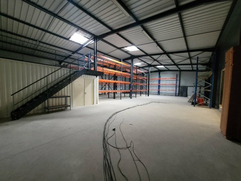 Vente Local d'activité de 598 m2 dans une zone dynamique, à Davézieux (07430) en France