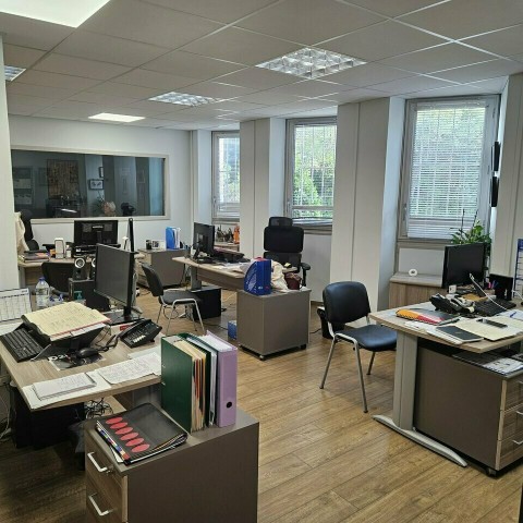 Vente Bureaux / Locaux professionnels, 3270 pi2 à Avignon (84000) en France