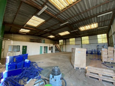 Vente Local d'activité / Entrepôt, 537 m2 aux Herbiers (85500)