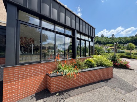 Vente Hôtel restaurant 3* d'environ 17 chambres avec terrasse dans un village dynamique, proche de Roanne (42300)