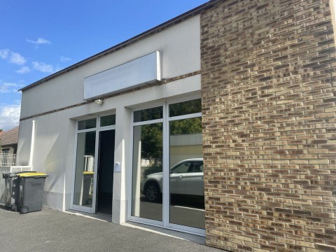 Vente Local commercial de 100 m2 dans une zone d'activité, à Morancez (28630)