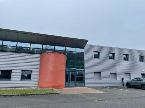 Vente Local d'activité/ atelier de 400 m2 à Étupes (25460) en France