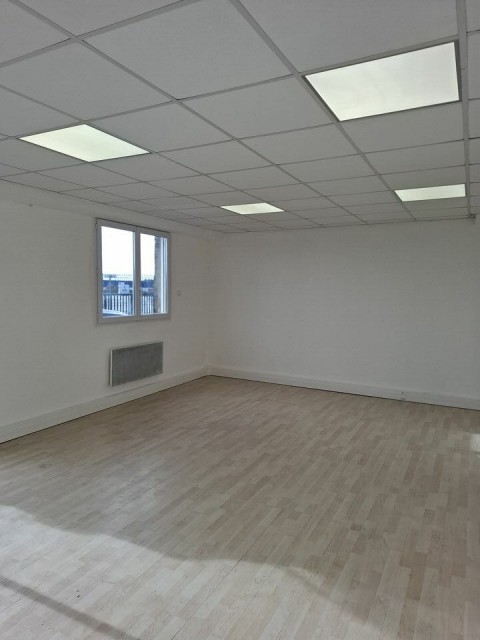 Vente Bureau de 38 m2 dans une zone artisanale, à Donges (44480)