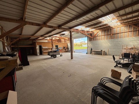 Vente Entrepôt de 210 m2 à Saint-Uniac (35360)